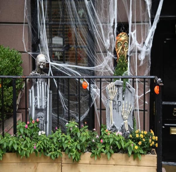 Halloween-dekorasjon 300g hvit edderkoppbomull + 60 små edderkopper