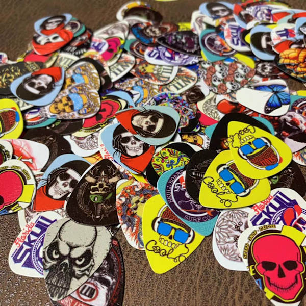 10 kappaleen plektrapakkaus, Skulls monivärinen - 0,46 mm