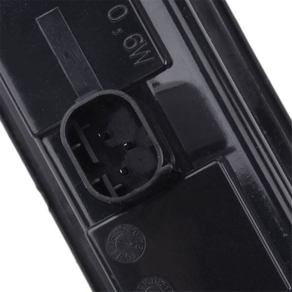 Mikrokytkinpainike rekisterikilven valolle, takaluukun kahva, sopii Focukseen M3 BM51-19B514-AE