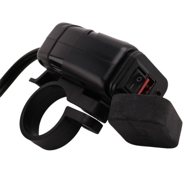 QC3.0 USB + Type-C Vanntett Mobil Lader Auto Lader USB-kontakt med Rød Voltmeter