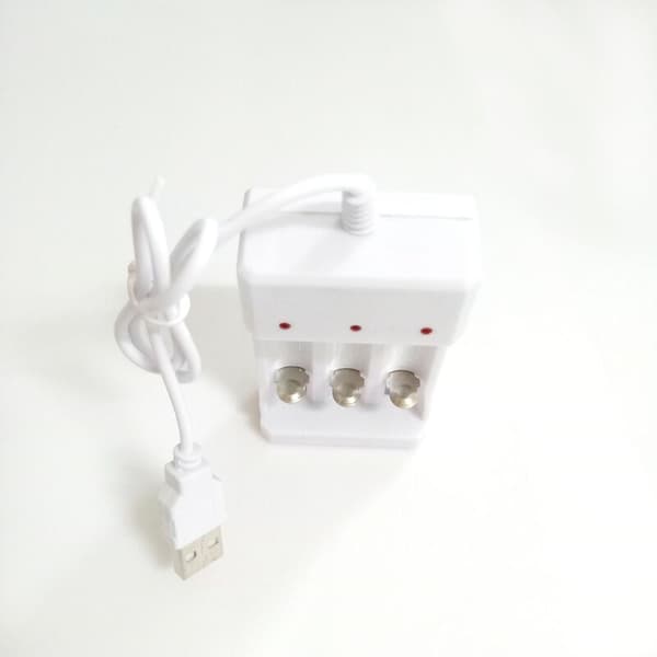 5. 7. Batteri Universal Hvid En Tre Slots USB Interface Konstant Lys Lader