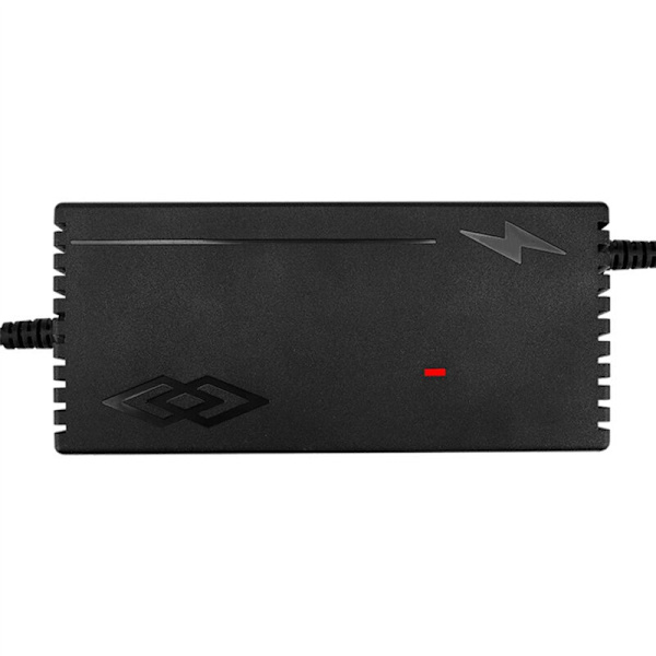 14,6 V 10 A LiFePO4 -akkulaturi 12,8 4S -skootterille, autolle, aurinkoenergian varastoinnille, DC 5,5 x 2,5 mm tuulettimen ja EU-pistokeella