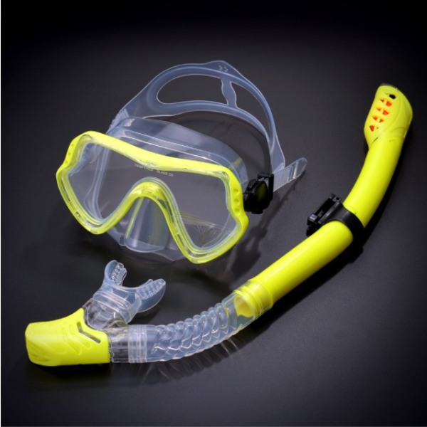 Dykkerbriller Snorkelsæt Voksen Silikonemaske med stort stel Svømmesnorkelmaske Dykkerbriller (gennemsigtig gul)