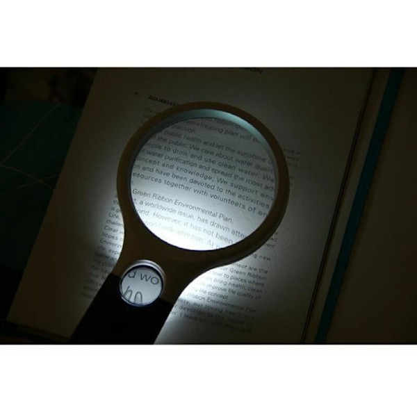 3X/45X lukulasit kolmella LED-valolla