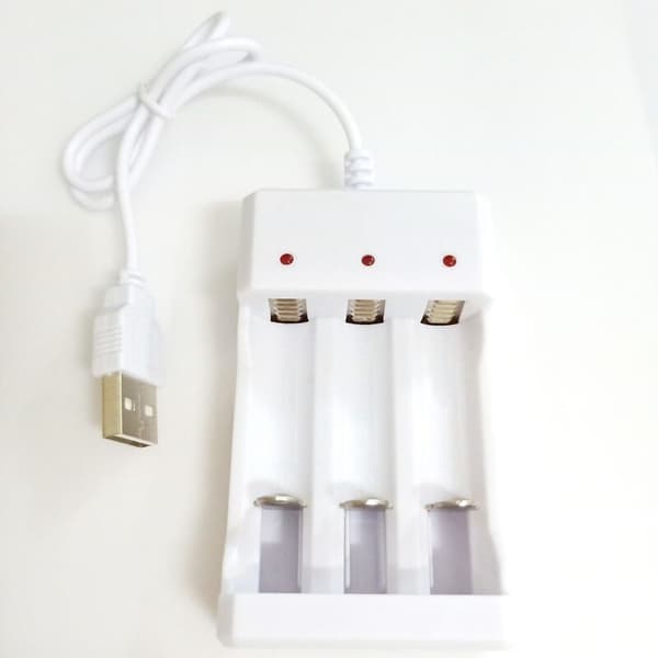 5. 7. Batteri Universal Hvid En Tre Slots USB Interface Konstant Lys Lader