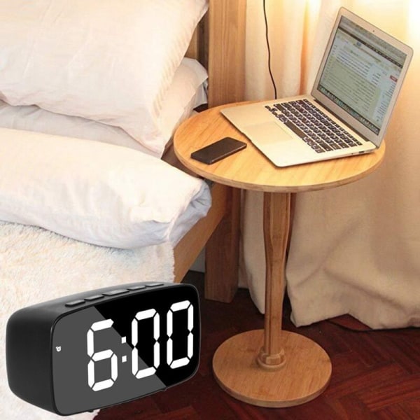 Sängbords Smart Digital Väckarklocka, Grön LED Resebord USB-klocka med 12/24H Datum Temperatur Snooze för Sovrum, Svart