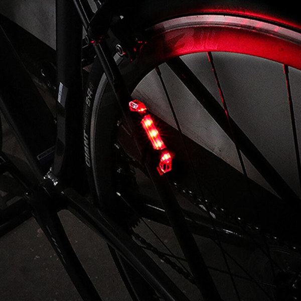 Yöpyöräilyn takavalo LED-varoitusvalo Pyörän takavalo USB-lataus Ulkoilmavuoren pyörän valot