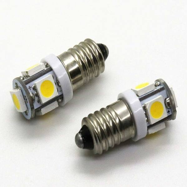 Pakke med 10 E10 9V Kald Hvit 5SMD 5W LED-pærer (Kald Hvit, 9V)