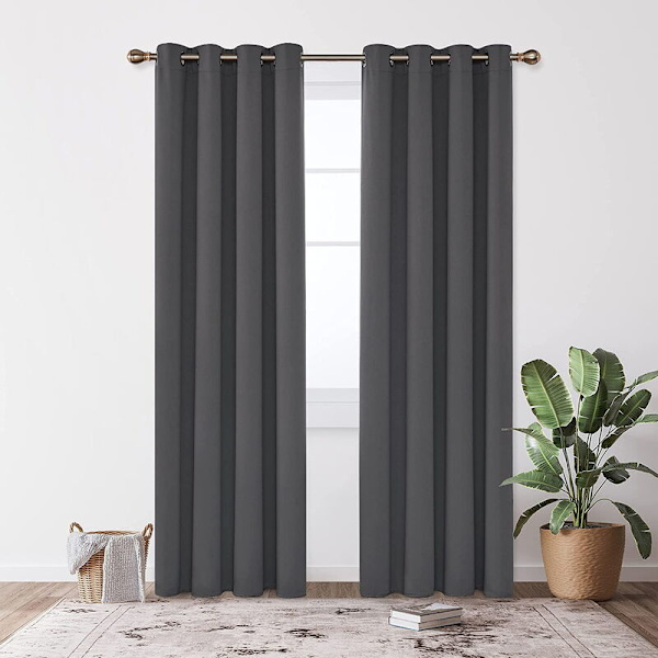 Set med 2 mörkläggningsgardiner, termiska gardiner, ogenomskinliga gardiner sovrumsgardin med öljetter, 96 x 52 tum (H x B), mörkgrå