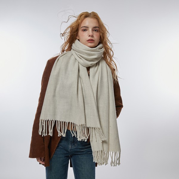Ensfarvet tørklæde, enkelt vinterovertøj, blødt voksagtigt sjal, varmt tørklæde