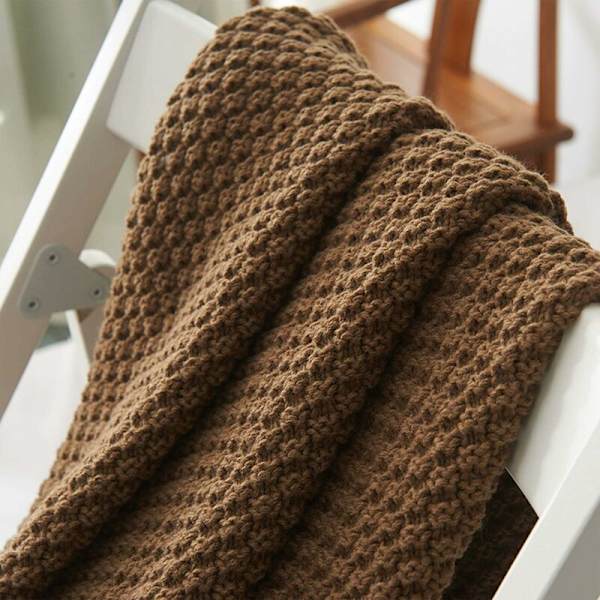 Mjuk Pompom-Kantat Stickad Filt Solid Hypoallergenisk Randig Kabelstrickfilt, Sofföverdrag, Alla Säsonger för Kvinnor, Män, Barn, Kaffe-DENUO