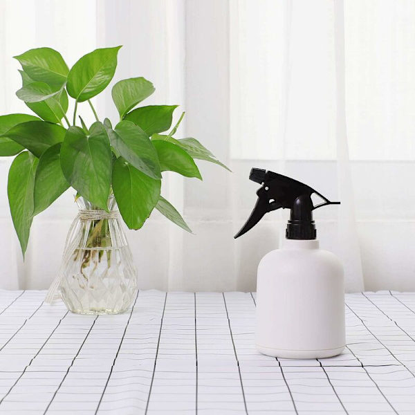 600ML Fin Mist Sprayflaska med Topp Pump Trigger, Vattenkanna för Inomhusväxter, Vattenspruta för Blomväxter, Örter, Hemträdgård (Vit)-