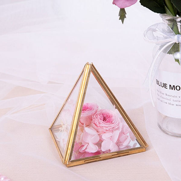 Gyllene geometrisk dekorativ glaslåda pyramid ringhållare för bröllopsårsdagspresent S