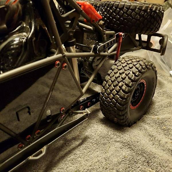 Metallstabilisator og bakre stangsett for UDR Unlimited Desert 1/7 RC biloppgraderingsdeler Tilbehør