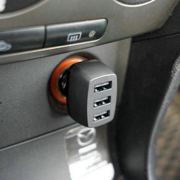 Qc 3.0 + 2.4A 3 USB-portar Billaddare Adapter Smart Laddning för Mobiltelefon (Svart)