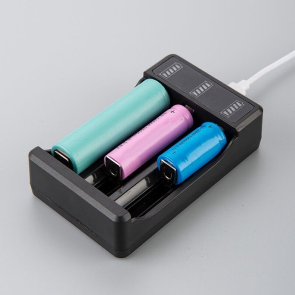 18650-oplader med type C-kabel 4.2V lithiumbatteri smart oplader til 14500 26650 18650 batteri, 3 slots