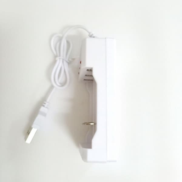 5. 7. Batteri Universal Hvid En Tre Slots USB Interface Konstant Lys Lader