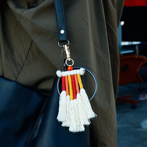 Boho regnbågsnyckelring, makraményckelringar med pompom för bilnyckelväska plånbokshänge unik present, A