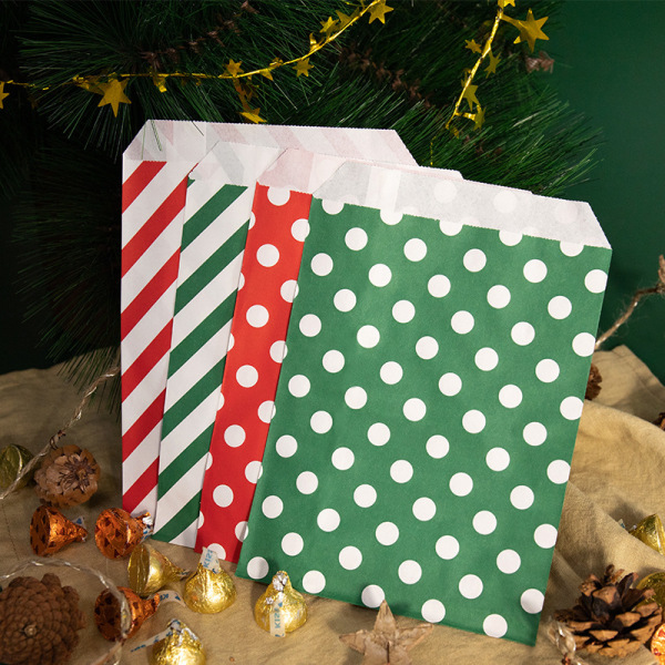 Julgodispåse, röd och grön prickig kraftpapperspåse i twill, presentpåse för julfest med set om 24