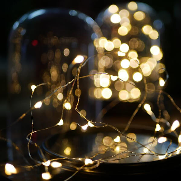 Lämpimän valkoiset LED-koristevalot paristoilla, 1m 10 LED-valoketju jouluun