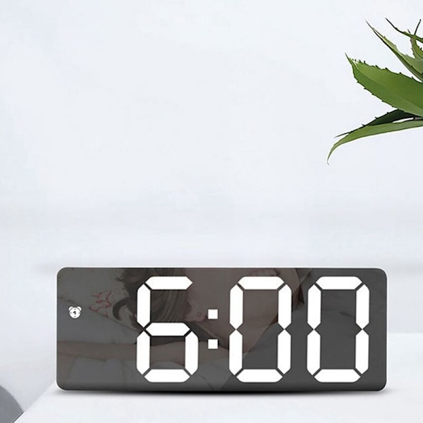 Smart Digital Väckarklocka för Sängbordet, Vit LED Resa USB Skrivbords Klocka med 12/24H Datum Temperatur Snooze för Sovrum, Svart