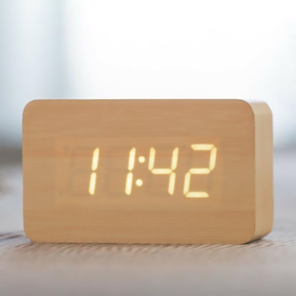 Digital väckarklocka i trä med justerbar ljusstyrka, röststyrning, LED-klocka, rektangulär display, tid, temperatur, heminredning