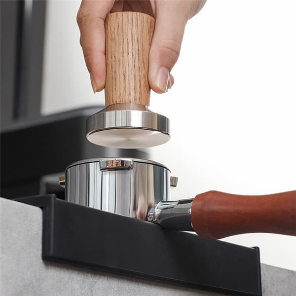 Kahvitamper Tamper: Kahvitamper aidolla puukahvalla, 58mm silikonityynytamper