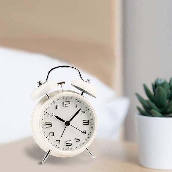 Dubbel Klocka med Nattlampa, Stor Urtavla på 4 Tum, Analog Kvartsväckarklocka med Hög Alarm, Tickfri, Ljudlös Vit