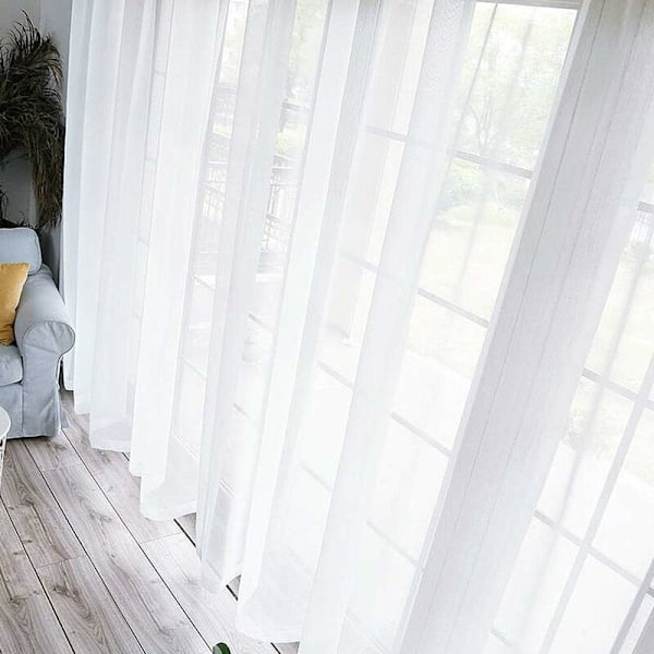 2 stk. hvide gardiner 140x280cm med øjer, halvgennemsigtige i hørlook, moderne indretning til stue, soveværelse, køkken, balkon