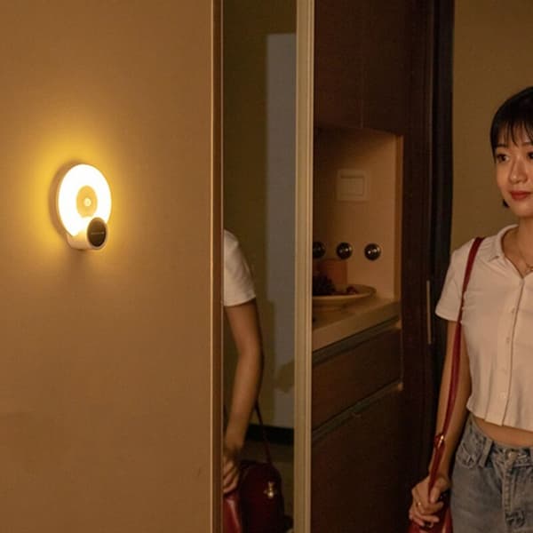 Aromaterapi Human Body Induction Lamp, Switch Control Magnetic Absorption Light, LED Cabinet Light, Varmvitt Ljus