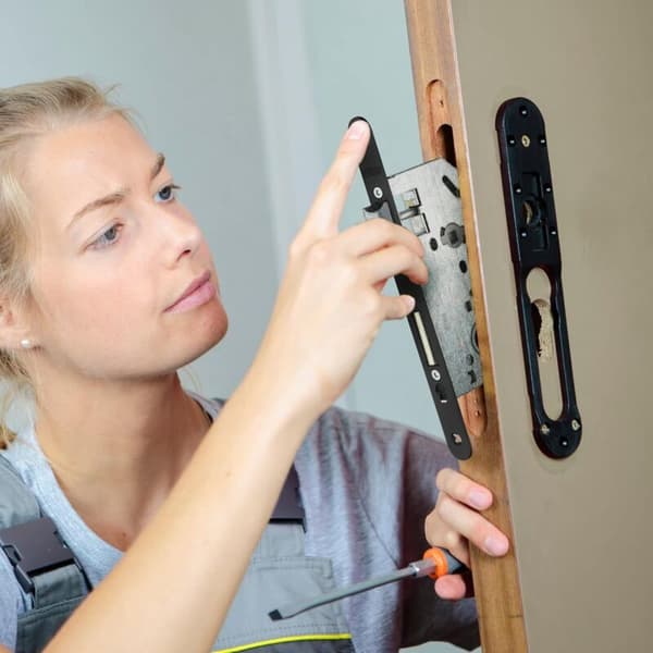 Enkeltpunkts innfelt dørvrider - Stanset stålpanel - 92mm