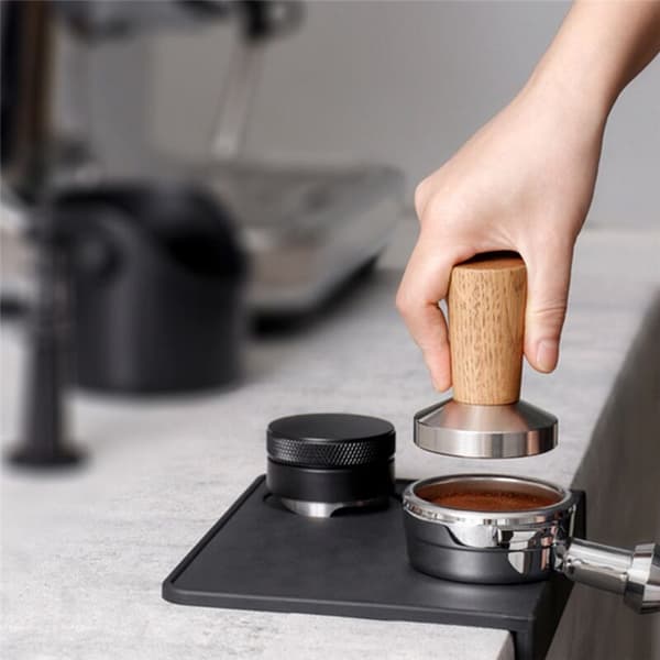 Kahvitamper Tamper: Kahvitamper aidolla puukahvalla, 58mm silikonityynytamper