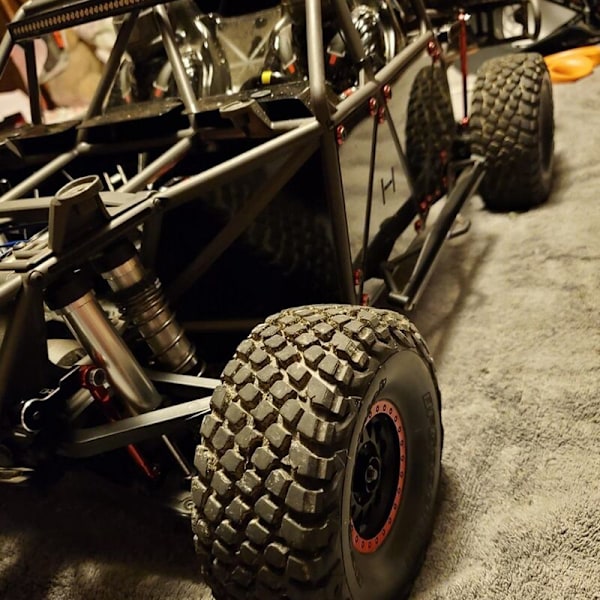 Metallstabilisator og bakre stangsett for UDR Unlimited Desert 1/7 RC biloppgraderingsdeler Tilbehør