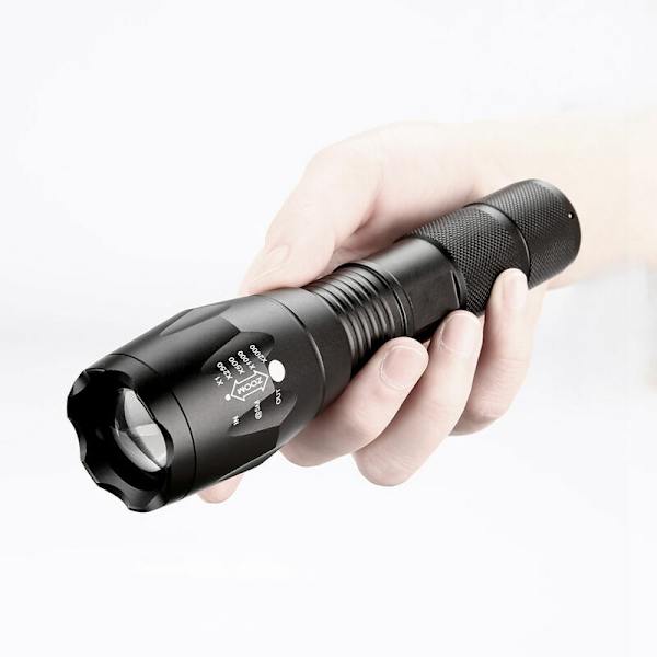 Ultra kraftig LED lommelygte XML-T6 militær lommelygte kan bruges til cykling eller vandreture og 5 tilstande inklusive anti-aggressionsblitz, stødsikkert design