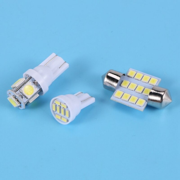 11 kpl valkoista LED-sisävaloa Tolelle ja 31 mm:n kartta- ja rekisterikilven polttimolle