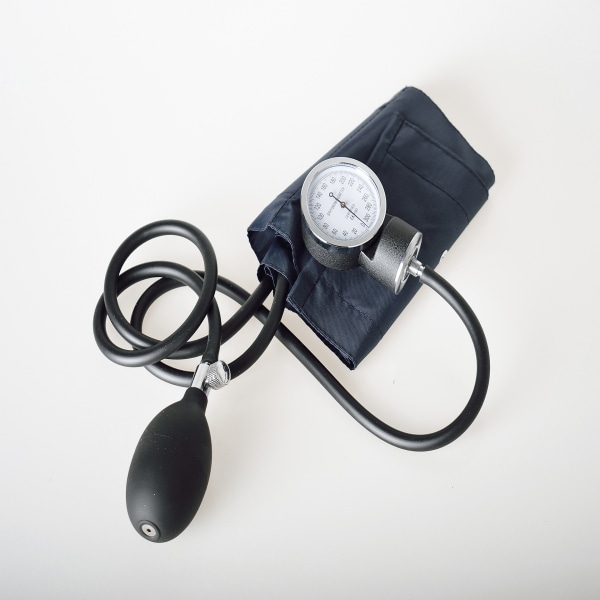 Manuell watch med stetoskop medicinsk arm blodtrycksmätare lyssnar på fostrets hjärtfrekvens dubbelrör dubbelhuvud stetoskop