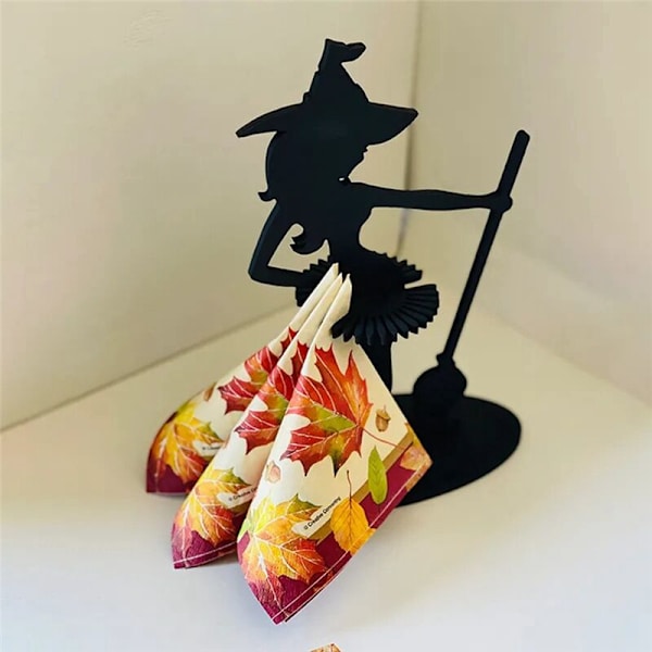 Halloween-noita pöytäpalvelin harlekiinipöytäliinan ja cupcake-näyttökoristeen kanssa