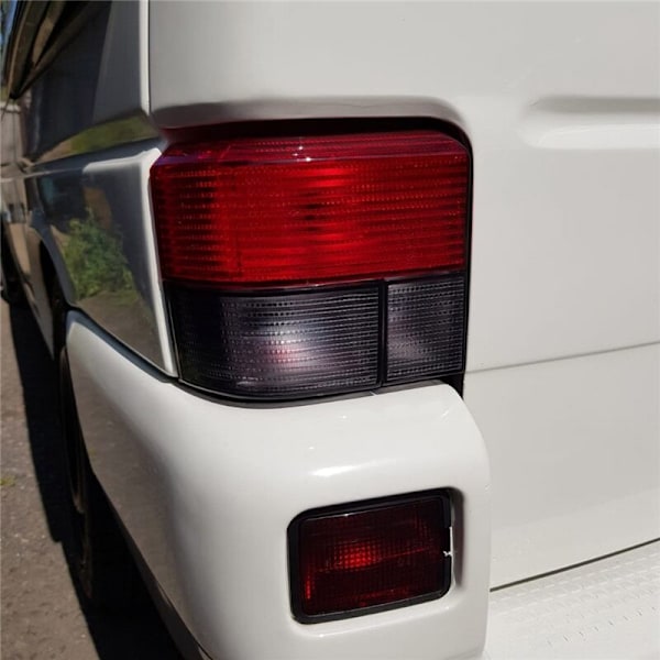 Auton takavalo Transporter T4:lle 1990-2003 Jarruvalaisin kotelo Savustettu Ilman polttimoa 701945111 701945112