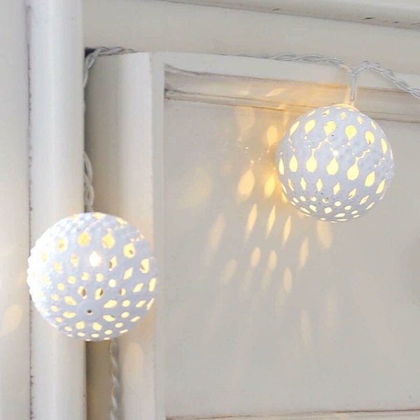 10 LED:n paristoilla toimiva valoköynnös sisä- ja ulkokäyttöön