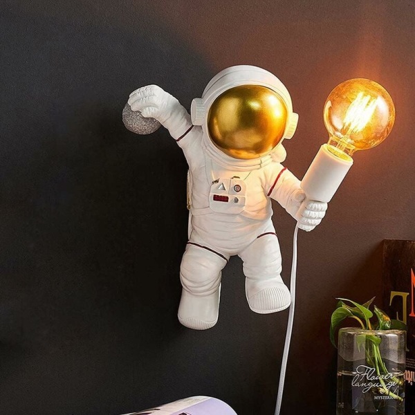 Vegglampe for barn med bryter og stikkontakt, moderne interiørvegglampe, soveromsdesign nattbordslampe, astronautdekorasjonsnattlys for gutter og