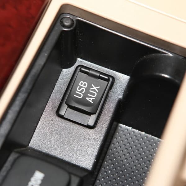 Bil Dashboard Flush Mount USB Port Panel Adapter til Toyota Camry Highlander