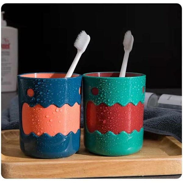 Piirretty pieni hirviö kaksiväriset hammasharjan kupit kodin piirretty kuppi. (sininen-oranssi ja punainen-vihreä)