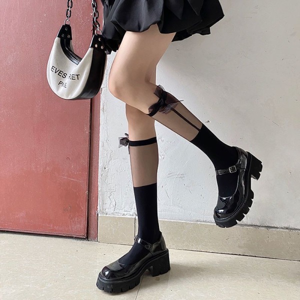 Harajuku Ruffled bue Sokker dame sommer Ultra-tynne blonder Transparent kalvesokker Luksus designer svarte sokker