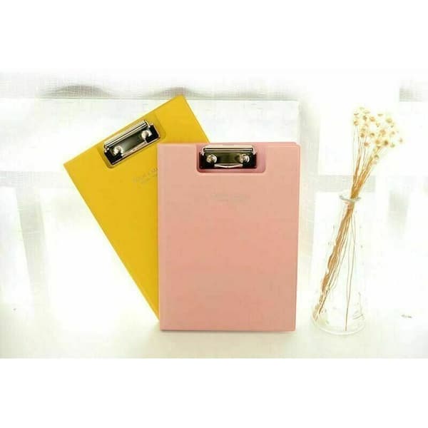 Klipsperm med lokk, dokumentmappe, skriveunderlag A5, rosa -