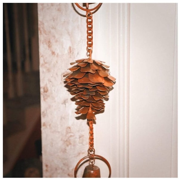 Pinecone Regnkæde, Dekorativ Pinecone Hængekæde med Antik Graffiti, Metal Jernklokker