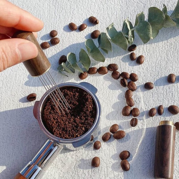 Espresso Kaffeerührer Espresso Dosierwerkzeug Tragbare Espresso Dosierwerkzeuge, 6 Nadeln in Walnussfarbe