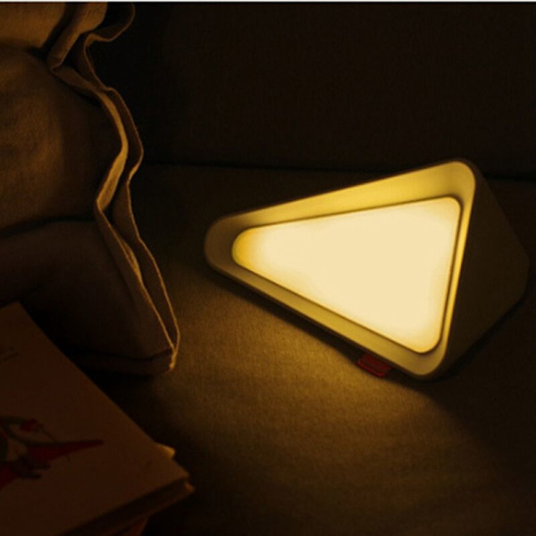 Gravity Sensor Flip Lampe, Kreative Tre-Vinklede Bordslamper, USB-Opladning, Nattelys, Sengeborde, Varm Lys