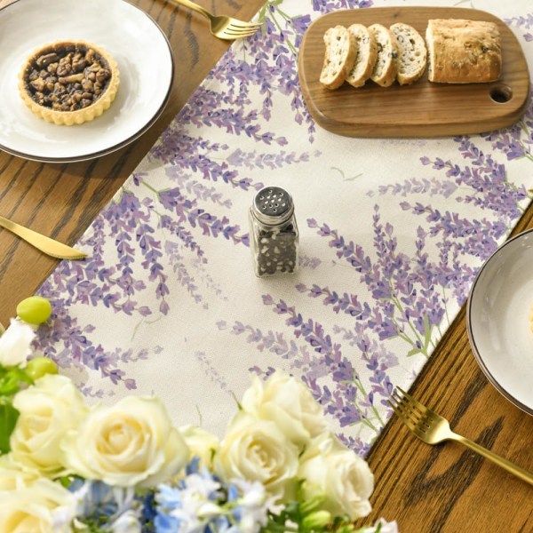 Laventelinen kevätpöytäliina, pääsiäiskesän vuosipäivän juhlapäivän keittiön pöydän koristelu sisätiloihin ja kotijuhliin