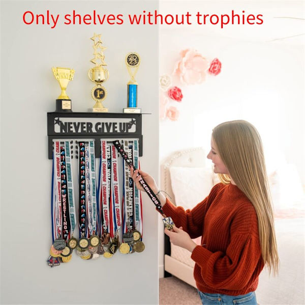 Medalholder med hylle \"Never Give Up\" - For trofeer og medaljer, enkel installasjon, A