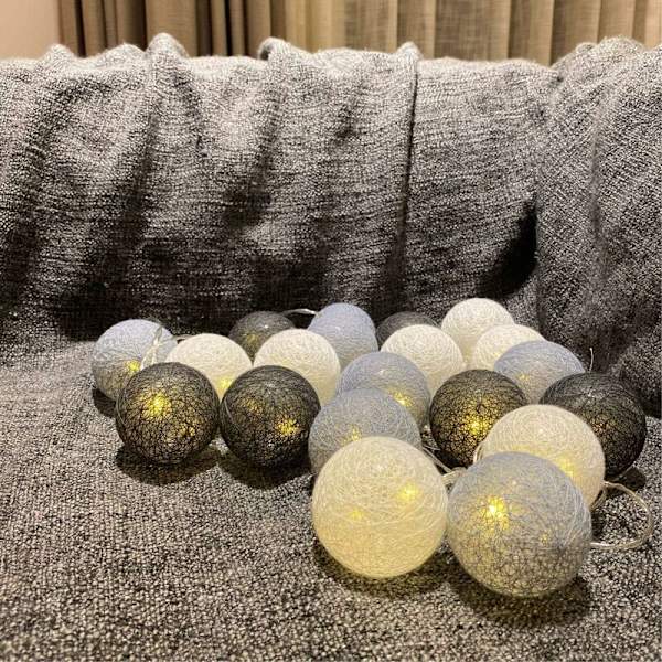 Lysende Krans Hvit LED Juler - Stjernelys Krans - For Bryllup, Fest, Juler Dekorasjon - 3.1 m - 20 Bomullsballer (Tiffany, Batterier